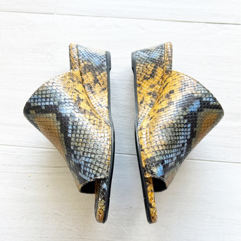 Aquatalia Made in Italy Leather Yellow & Blue Snake Peep Toe Wedge Sandals 7.5 - Picture 3 of 7